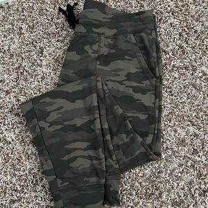 Zyia green Camo unwind joggers